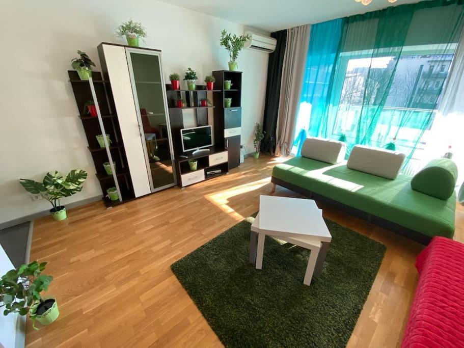 Green Apartment 214 With Private Parking Bucharest Exterior photo